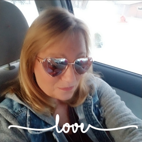 Meet your Posher, Deanna Sue - Picture 7 of 8